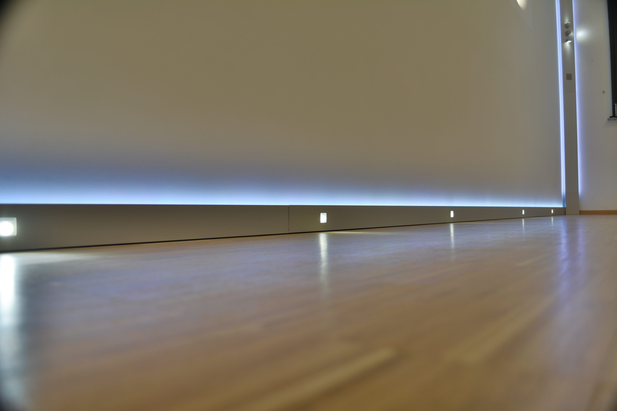 BLED Inakustik LichtaufganzerLinie LED Streifen BLED